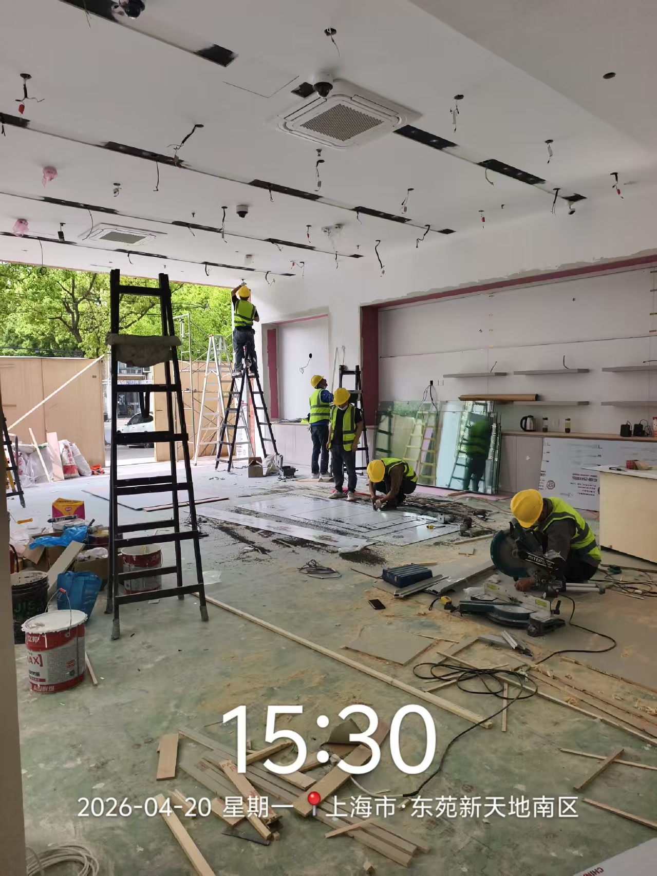 工人作业15:30